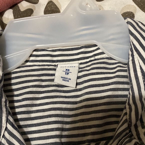 (3for$35) Women's Button- down short sleeves blouse - Picture 3 of 4